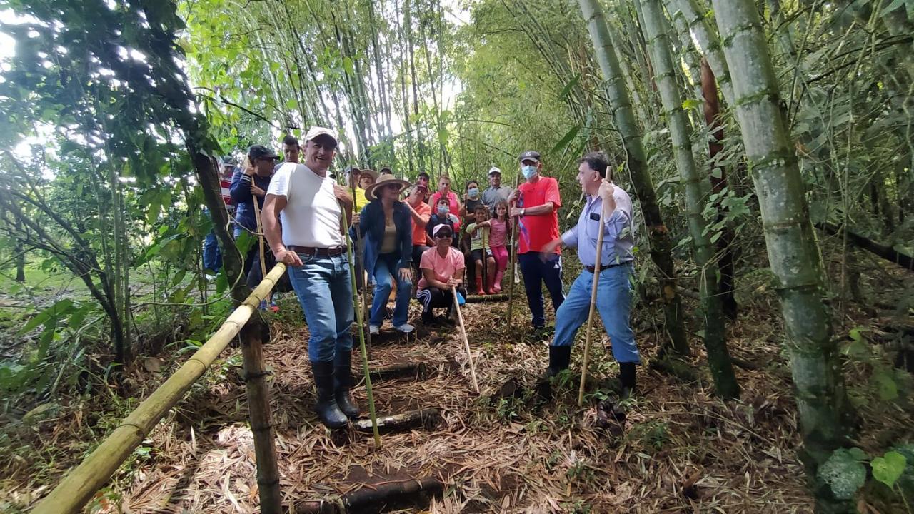 La Acuarela, Posada De La Monita Pereira Exterior foto